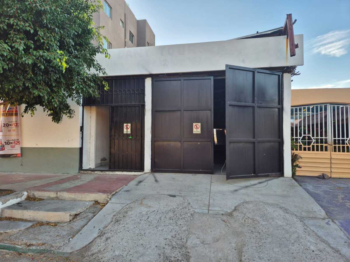 2 of 12: Accesos principales