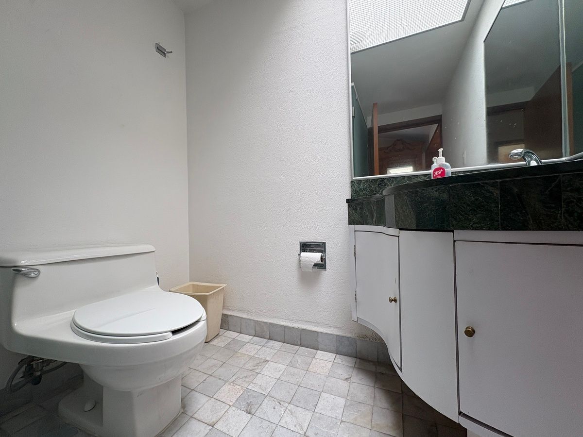 9 de 16: Medio baño