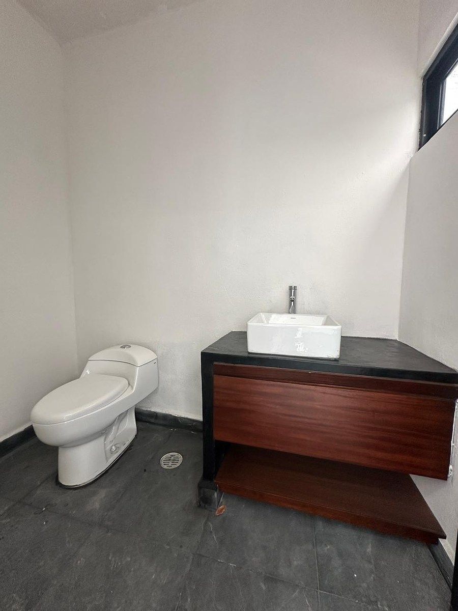 Baño de visitas, foto 9 de 14