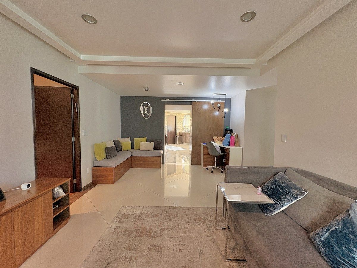 24 de 34: Area de Family, descanso y trabajo