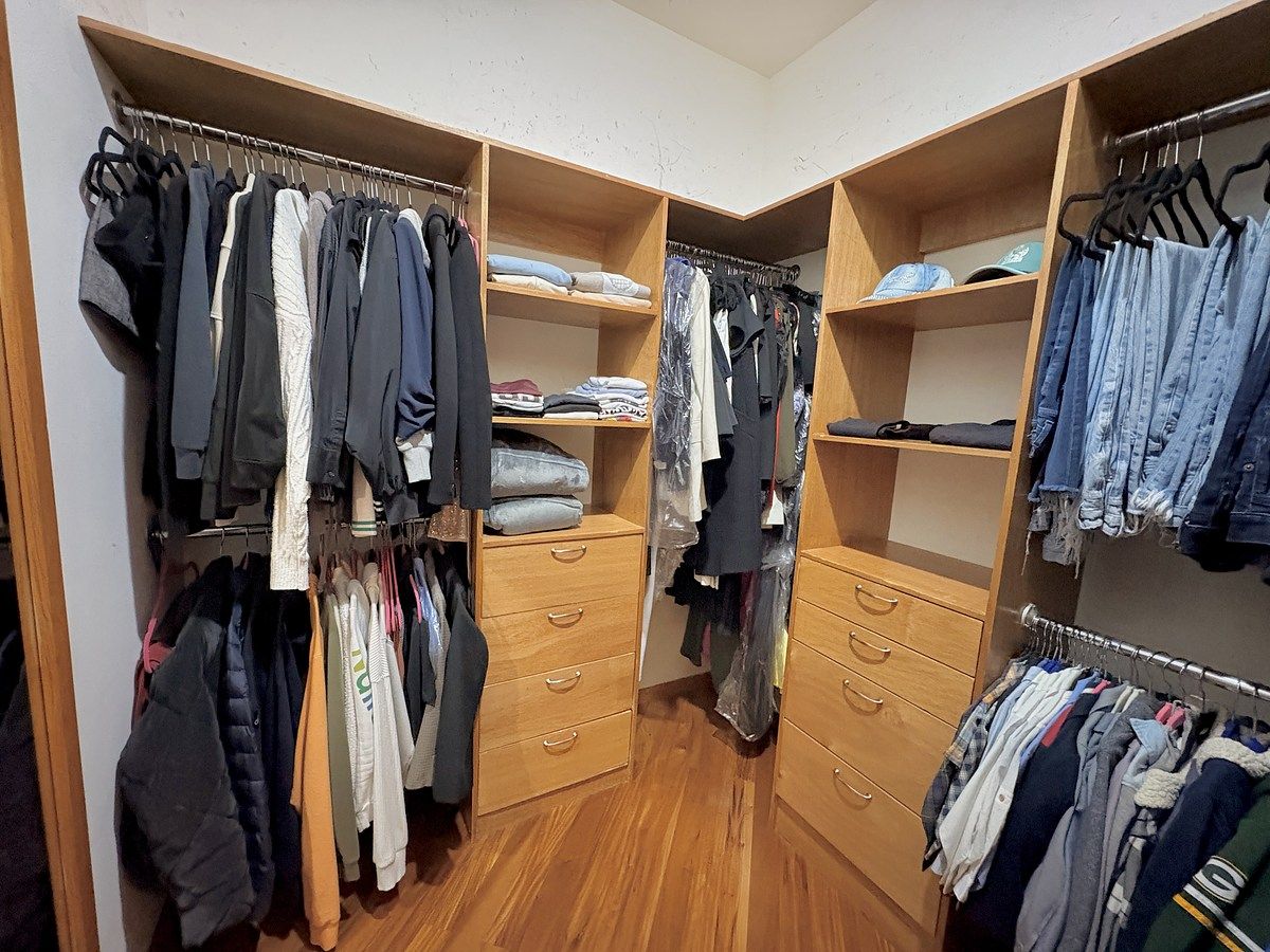 14 de 34: Closet Principal