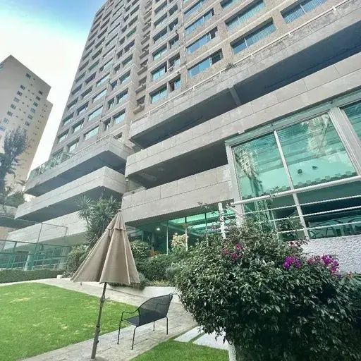 14 de 19: Jardín exterior del edificio