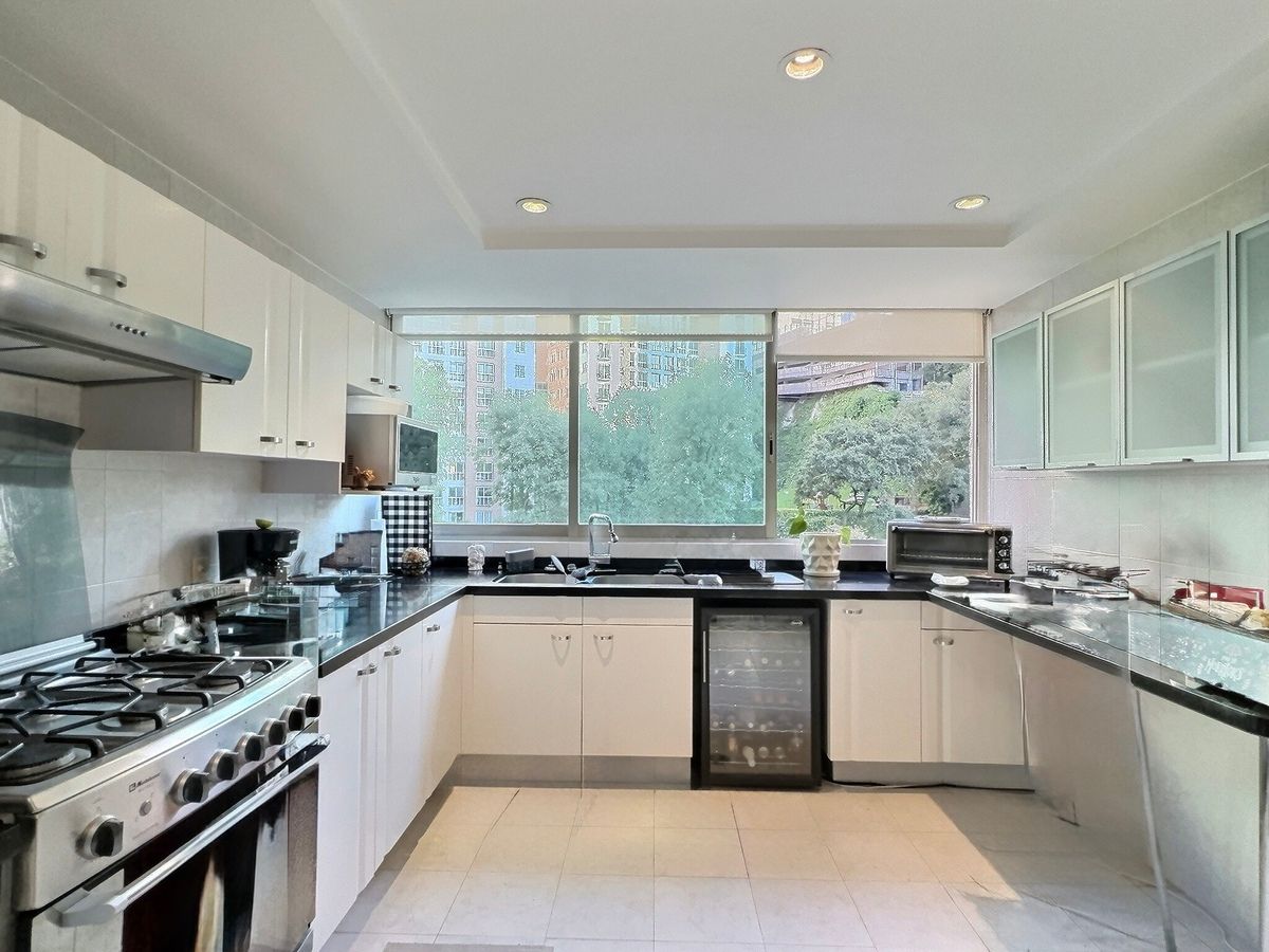 Cocina integral con excelente almacenamiento, foto 3 de 19