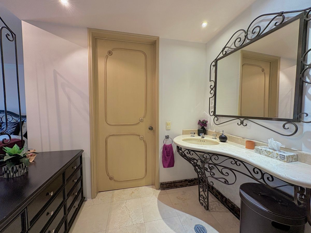 6 de 19: Baño con ducha