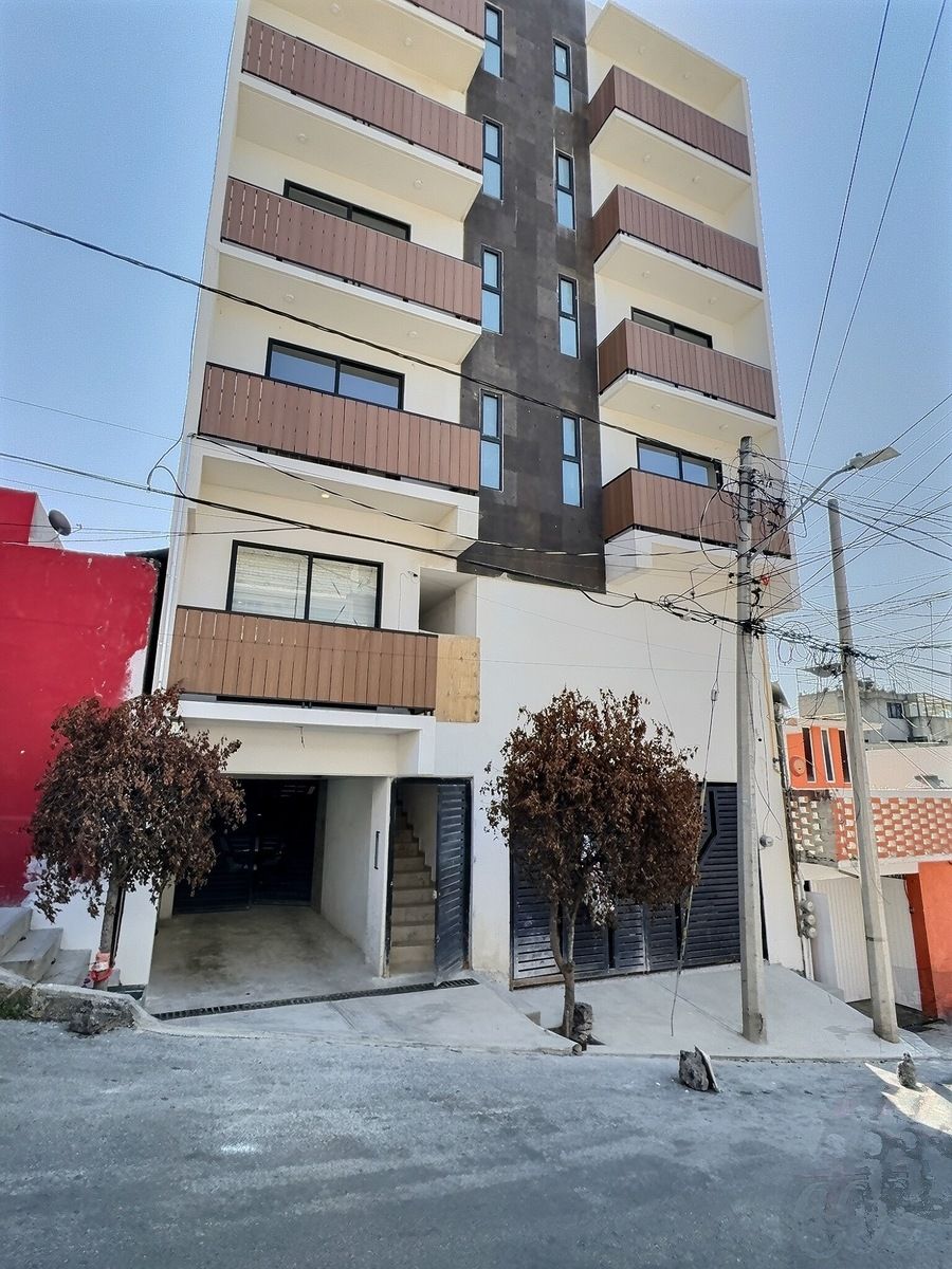 4 of 15: Fachada del edificio