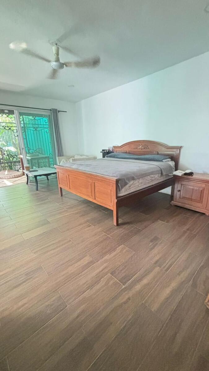 11 de 37: recámara principal con vista a la alberca