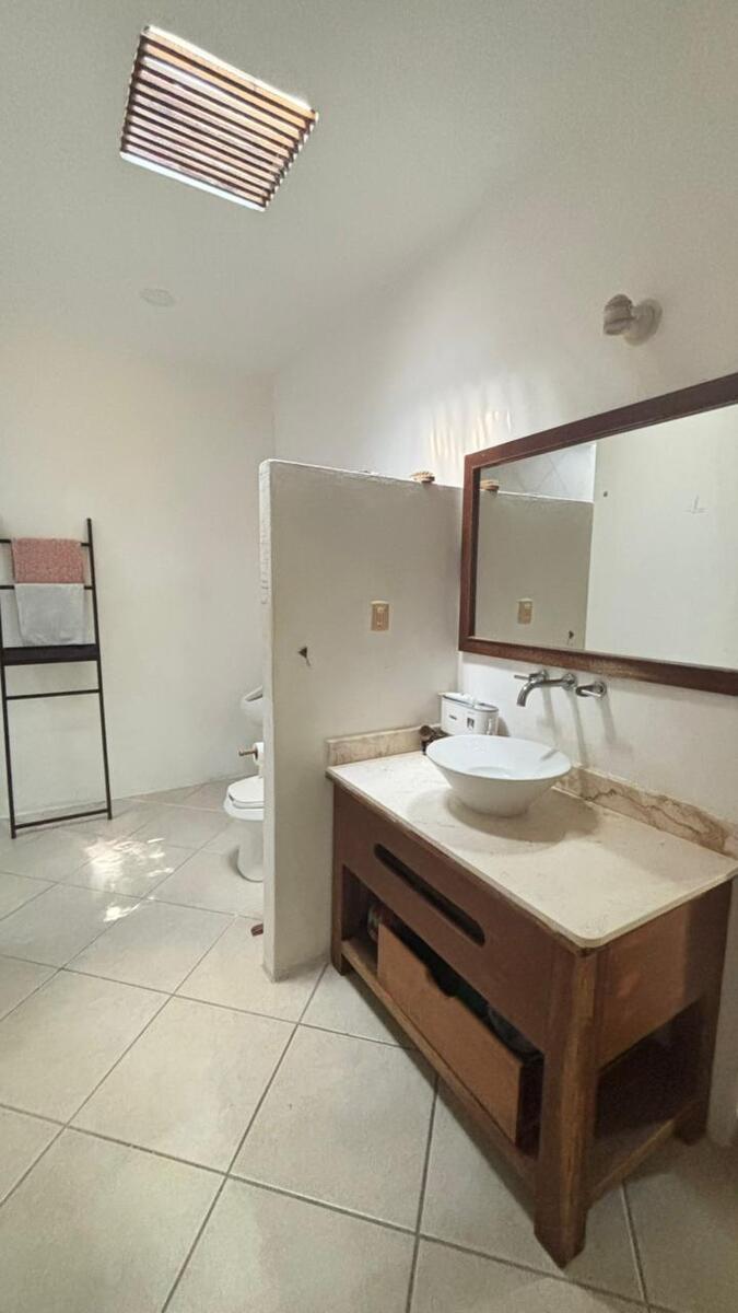 13 de 37: baño  recámara principal