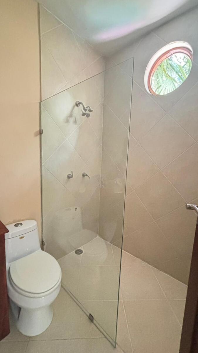 23 de 37: baño recámara secundaria