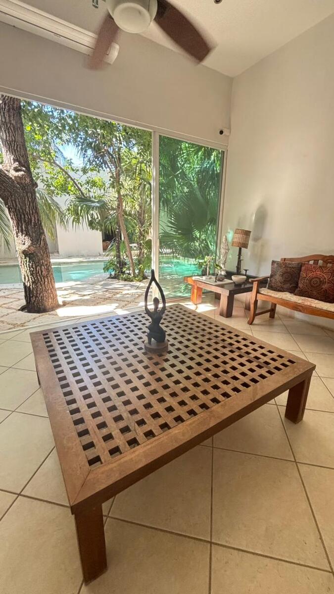 34 de 37: sala con con vista a la alberca