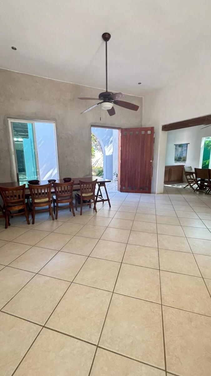 36 de 37: comedor con vista a la entrada