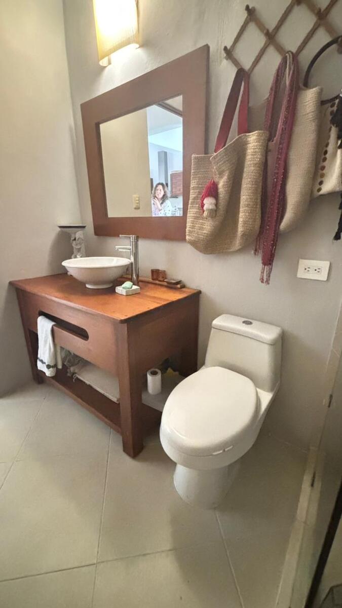 37 de 37: baño de visitas