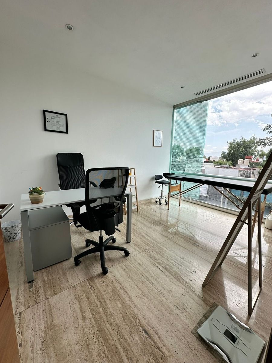 1 de 5: oficina con vista al exterior