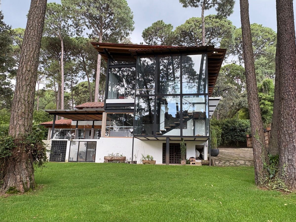 1 of 23: Frente Casa de Campo