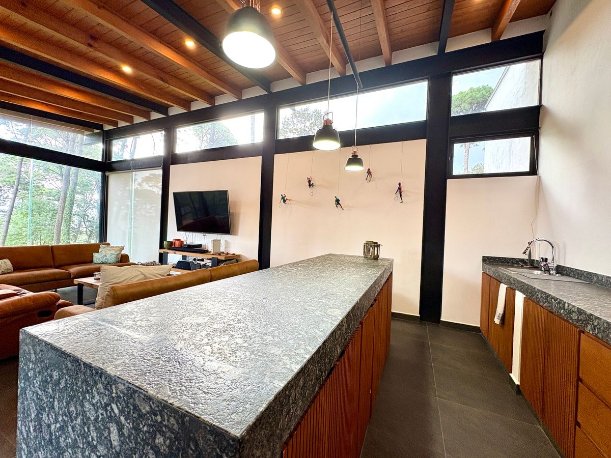 7 of 23: Area de Bar y Sala de TV