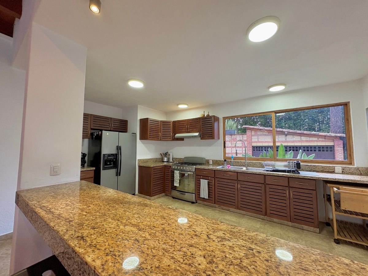 4 de 23: Amplia y moderna Cocina