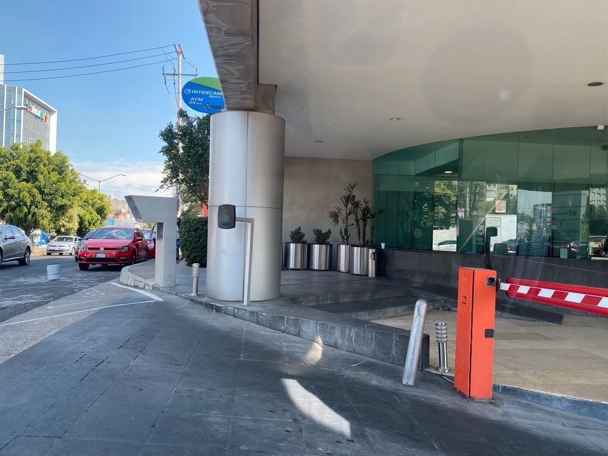 7 de 7: Fachada de la oficina