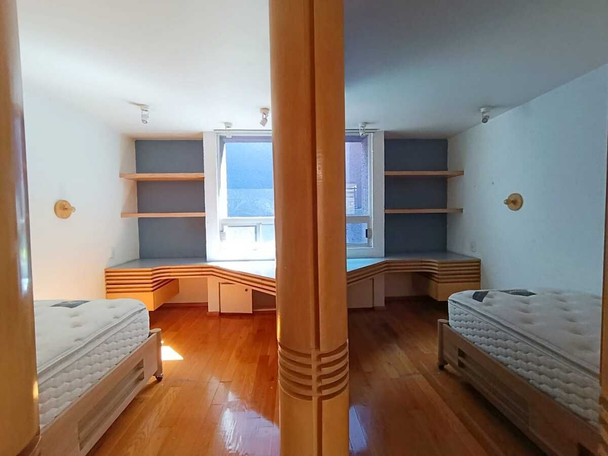 34 de 38: 2 áreas independientes dentro de la recámara