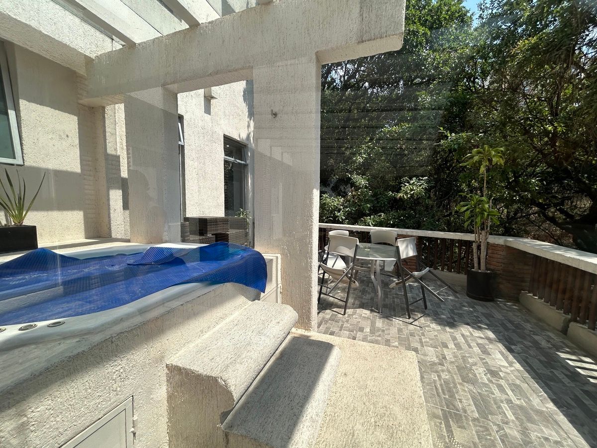 13 de 17: Alberca techada