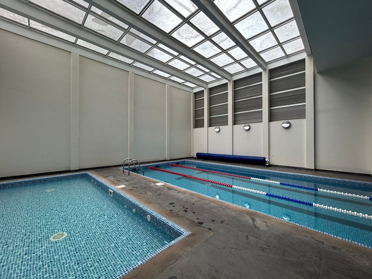 19 de 28: Alberca para adultos y niños