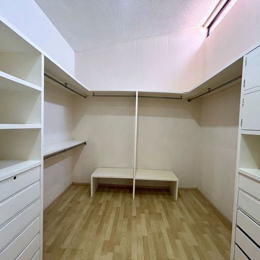 Vestidor de la recámara principal, foto 9 de 14