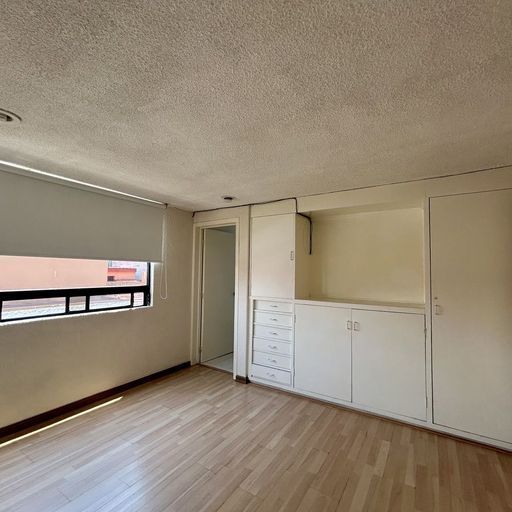 14 de 14: Recámara con closet de pared