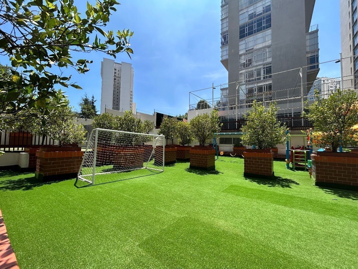 25 de 30: Cancha de Fútbol y área de juegod