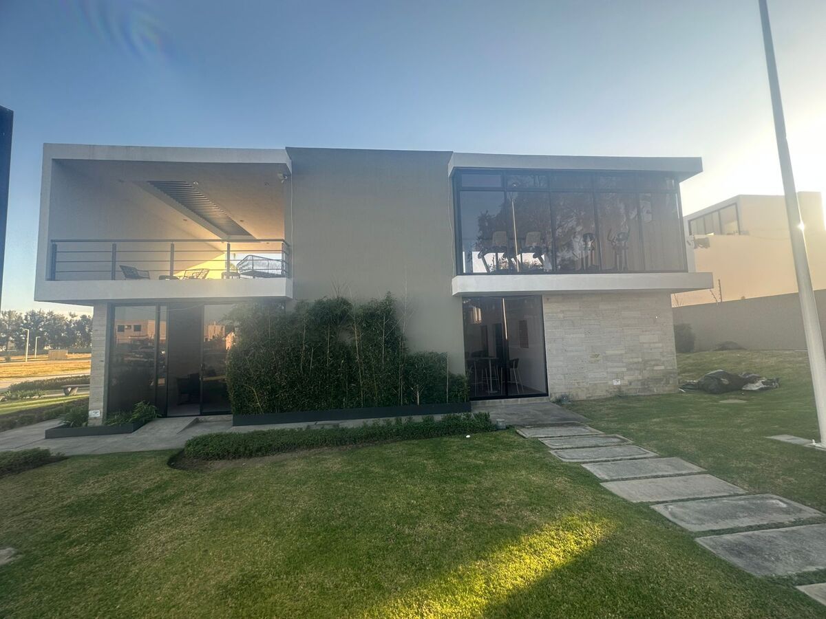 6 de 14: gimnasio y terraza para eventos