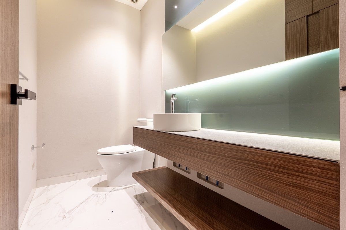 10 de 20: Medio baño de visitas