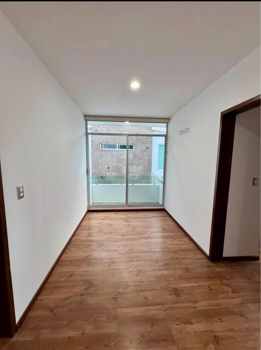 11 de 12: Sala de televisión