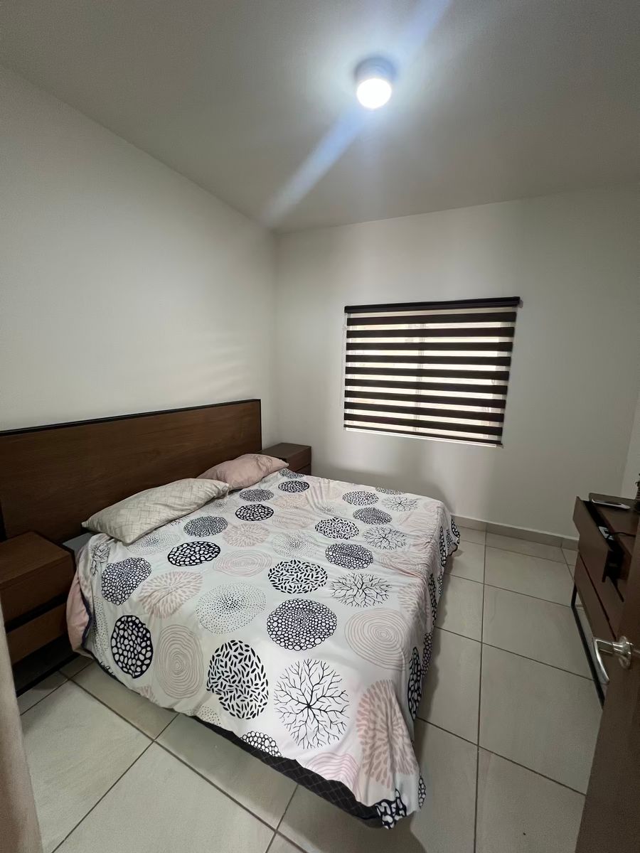 9 of 19: Cuarto principal