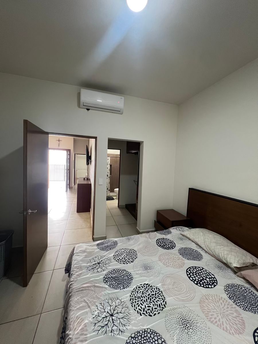 10 of 19: Cuarto principal