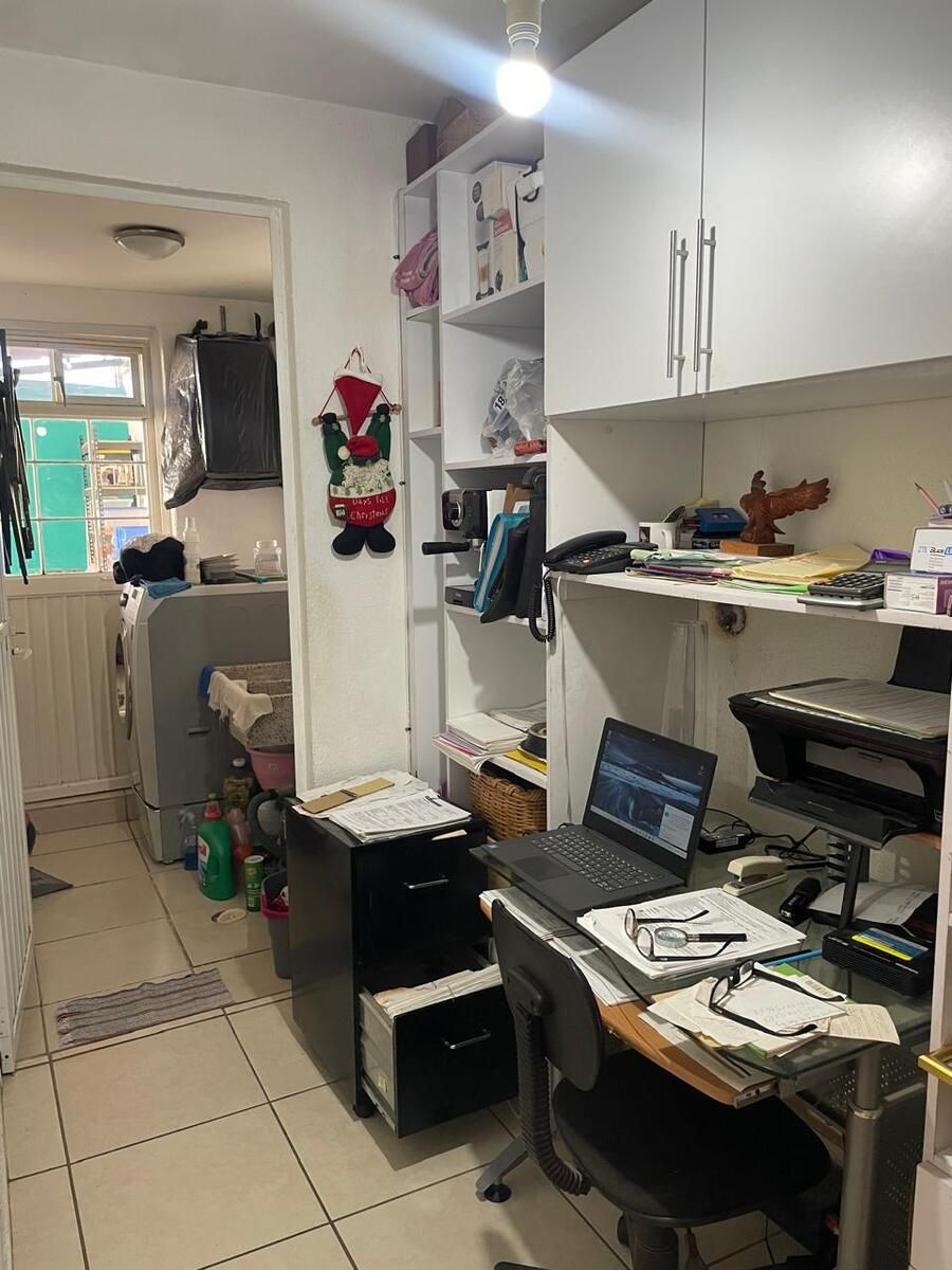 25 de 25: área de lavado y oficina