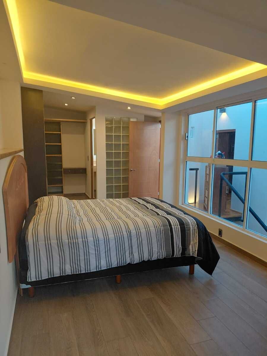 7 de 13: Recámara principal con vestidor, terraza y baño completo