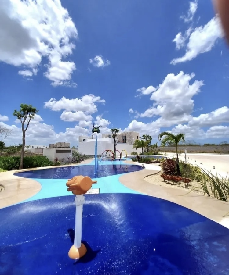 21 of 27: Amenidades de la Privada