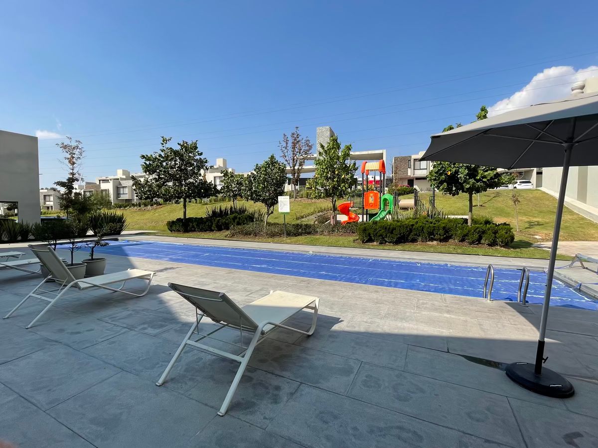 21 de 21: Alberca y Juegos infantiles Casa Club