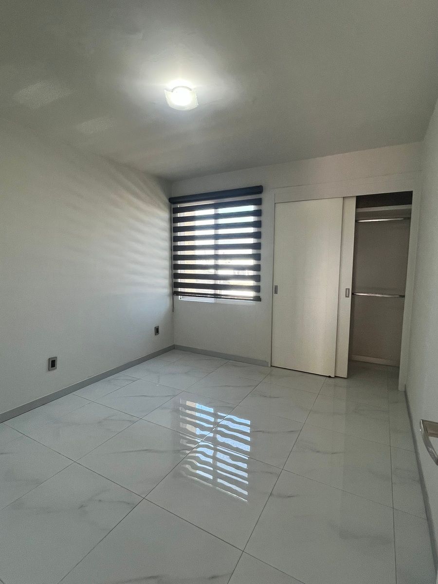 10 de 18: Recamara secundaria con closet