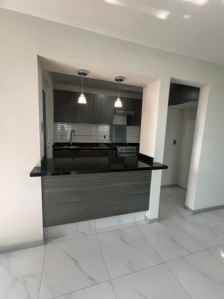 4 de 18: Cocina con barra