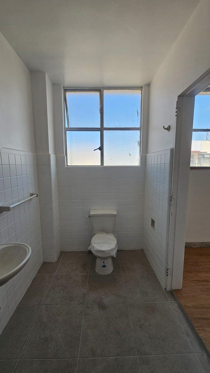 41 de 44: baño de servicio