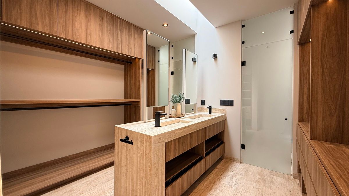 14 de 21: Baño recámara principal y vestidor