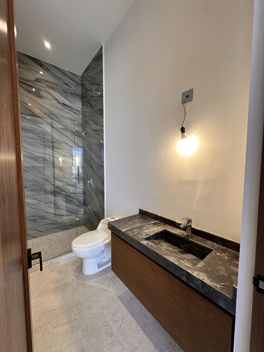 20 de 24: Baño recámara principal