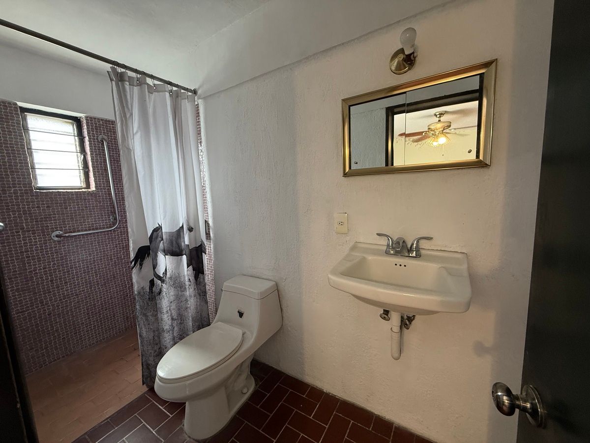 14 de 20: Recámara principal con baño completo