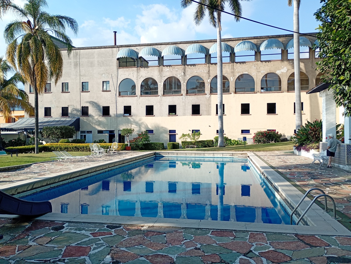 20 of 20: ALBERCA PRINCIPAL