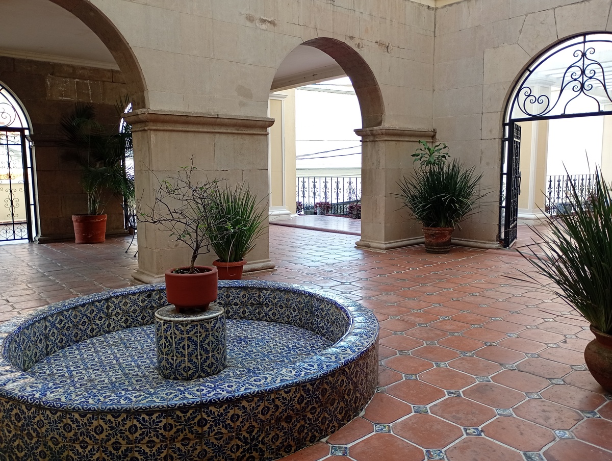 6 of 20: TERRAZA Y VESTÍBULO DE ACCESO