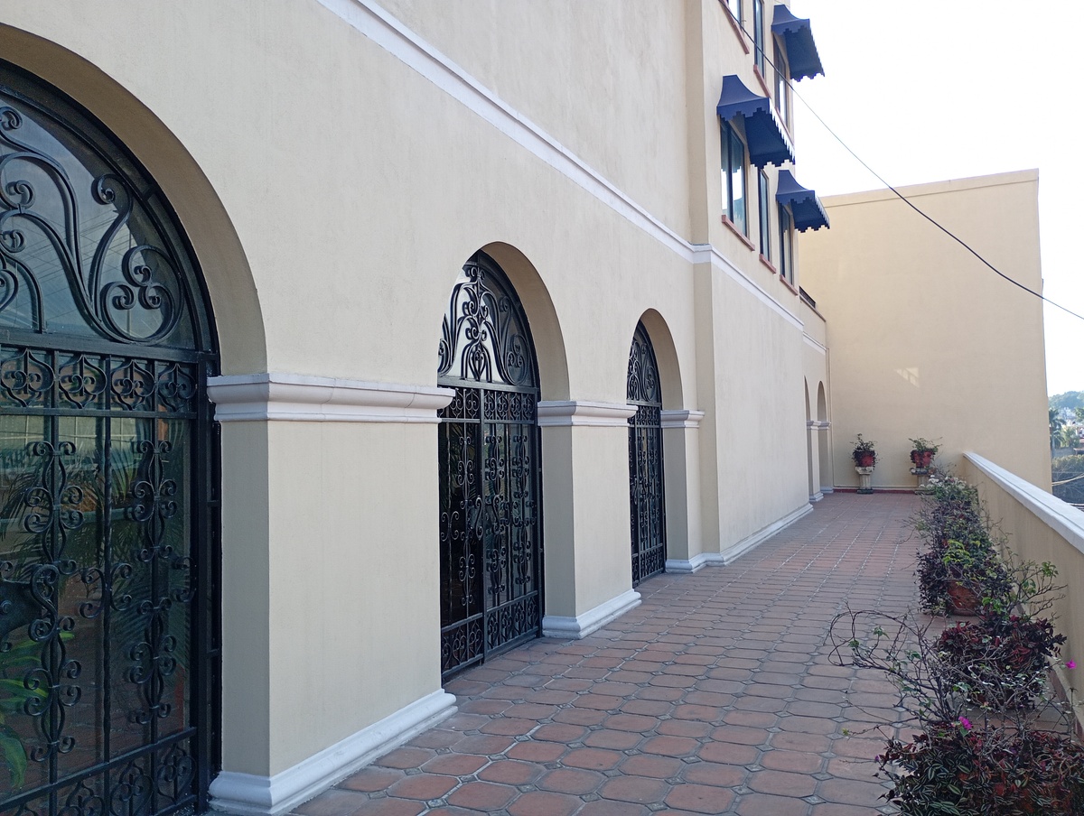 9 of 20: BARLCONES DE ÁREAS EXTERIORES