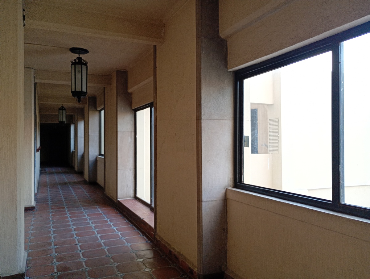 10 of 20: PASILLO DE ACCESO