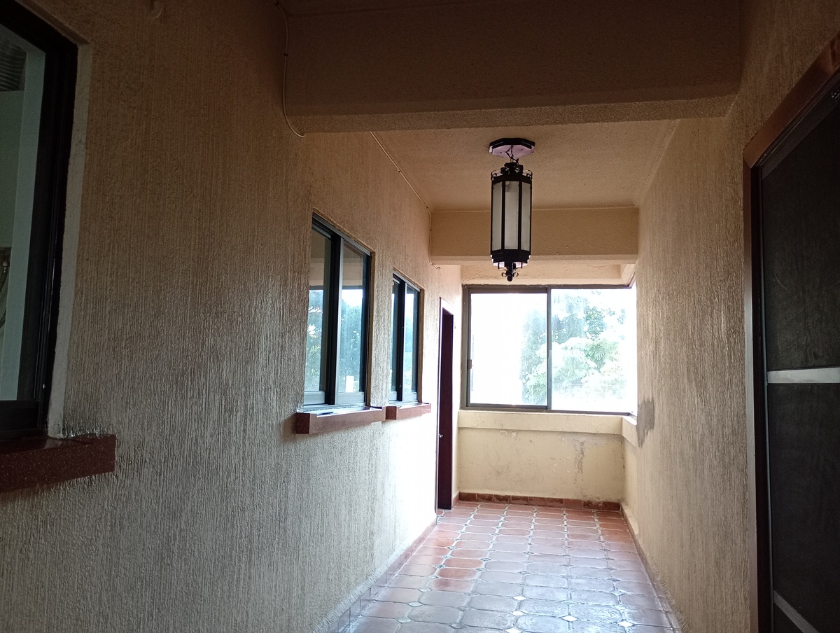 17 of 20: PASILLO DE ACCESO