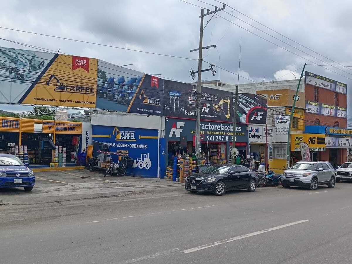 Se Vende Propiedad Comercial con Locales y Terreno