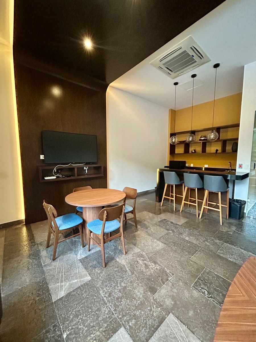 10 of 16: Salon uso multiple