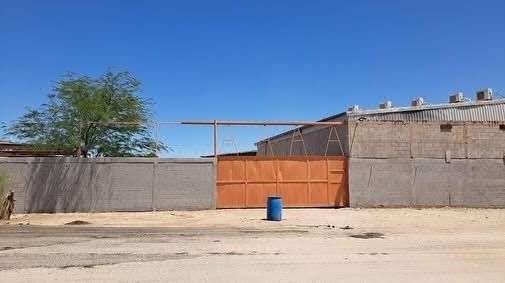 Se vende Bodegas en esquina, en Col. Santa Cecilia.