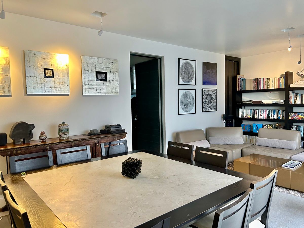 4 de 20: Sala Comedor con acceso al jardín privado de la casa